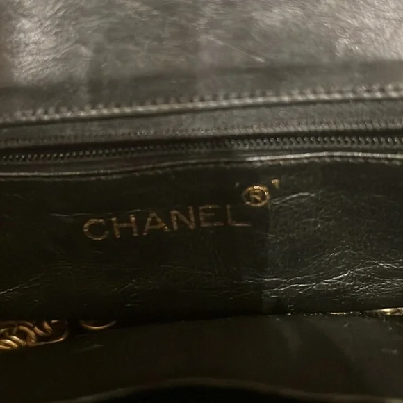 100% Vintage Chanel Clutch with original chain. Can be worn crossbody. - Picture 5 of 14